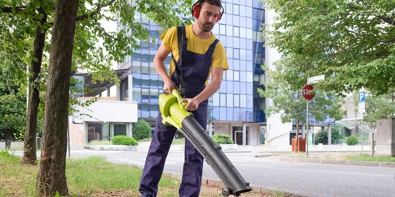 Temizlik ve Metal İşleme Makine Operatörleri