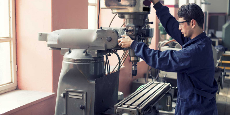 Torna ve İşleme Makinesi Operatörleri (Metal ve Plastik)